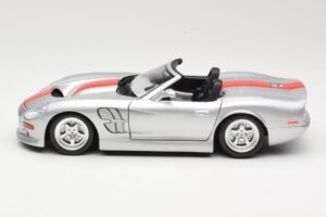 Shelby Series 1 Silver Bburago 1:18 3323 Metall — bild 4 av 8