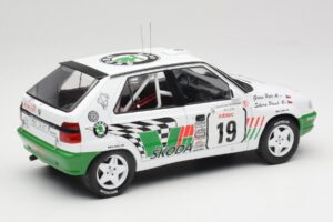 Skoda Felicia Kit Car #19 P. Sibera / P. Gross Tour de Corse 1995 IXO 1:18 18RMC149B Metall — bild 2 av 6