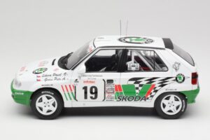 Skoda Felicia Kit Car #19 P. Sibera / P. Gross Tour de Corse 1995 IXO 1:18 18RMC149B Metall — bild 3 av 6