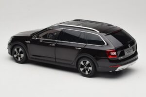 Skoda Octavia Mk4 Combi Brun Paudi Model 1:18 ZMR000005BRA Metall — bild 7 av 8