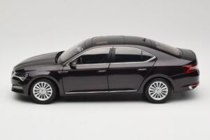 Skoda Superb Mk3 Svart Paudi Model 1:18 ZSS000006BLA Metall — bild 4 av 8