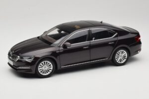 Skoda Superb Mk3 Svart Paudi Model 1:18 ZSS000006BLA Metall