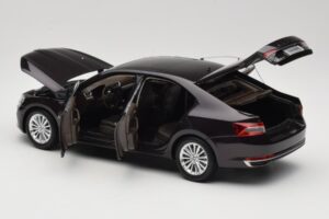 Skoda Superb Mk3 Svart Paudi Model 1:18 ZSS000006BLA Metall — bild 5 av 8