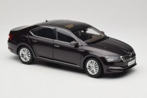 Skoda Superb Mk3 Svart Paudi Model 1:18 ZSS000006BLA Metall — bild 6 av 8