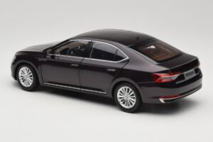 Skoda Superb Mk3 Svart Paudi Model 1:18 ZSS000006BLA Metall — bild 7 av 8