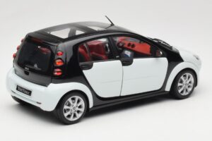 Smart Forfour Vit Kyosho 1:18 0019141V001C01Q00 Metall — bild 3 av 8