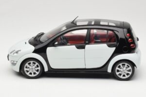 Smart Forfour Vit Kyosho 1:18 0019141V001C01Q00 Metall — bild 4 av 8