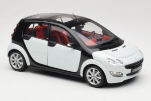 Smart Forfour Vit Kyosho 1:18 0019141V001C01Q00 Metall — bild 6 av 8