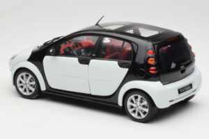 Smart Forfour Vit Kyosho 1:18 0019141V001C01Q00 Metall — bild 7 av 8