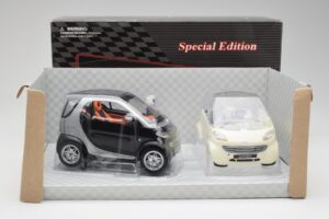 Smart Fortwo Svart & Vit Maisto 1:18 56045 Metall — bild 2 av 3