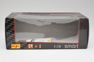 Smart Fortwo Svart & Vit Maisto 1:18 56045 Metall — bild 3 av 3