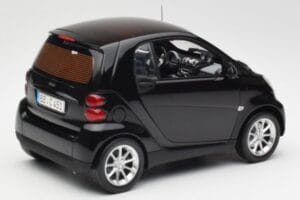Smart Fortwo Coupé W451 Deep Svart Minichamps 1:18 Q0022563V001C02Q00 Metall — bild 3 av 8