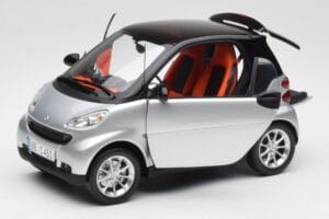 Smart Fortwo Coupé W451 Silver & Svart Minichamps 1:18 Q0022528V001C75Q00 Metall — bild 2 av 8