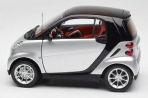Smart Fortwo Coupé W451 Silver & Svart Minichamps 1:18 Q0022528V001C75Q00 Metall — bild 4 av 8
