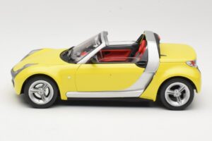 Smart Roadster 452 Gul Bburago 1:18 34099-M2 Metall — bild 4 av 8