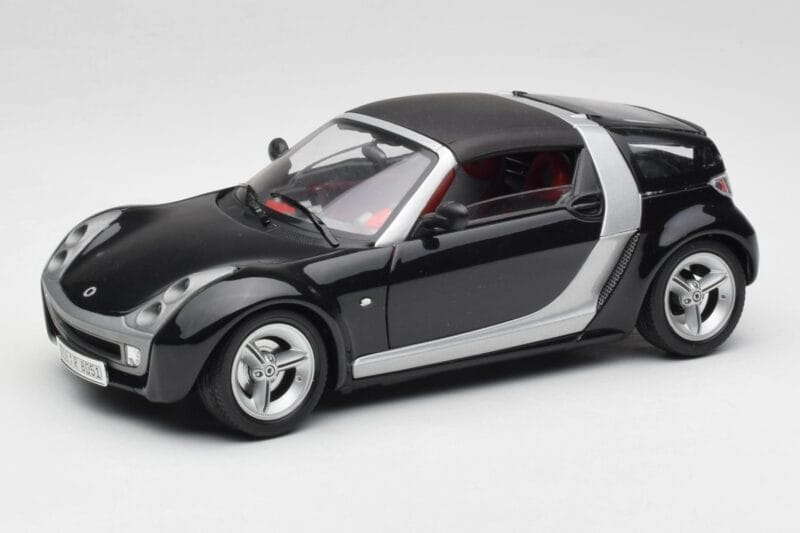 Smart Roadster Mörkblå Bburago 1:18 34917 Metall