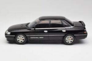 Subaru Legacy RS Svart IXO 1:18 18CMC131A Metall — bild 3 av 6