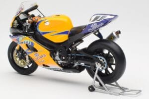 Suzuki GSX-R 1000 Team Alstare Corona Extra T. Corser WSB 2005 Minichamps 1:12 122052211 Metall — bild 5 av 6