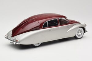 Tatra 87 Silver & Mörkröd MCG 1:18 MCG18067 Metall — bild 2 av 6