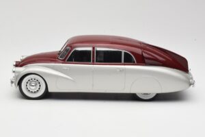 Tatra 87 Silver & Mörkröd MCG 1:18 MCG18067 Metall — bild 3 av 6