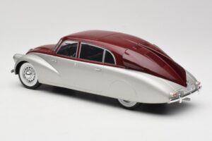 Tatra 87 Silver & Mörkröd MCG 1:18 MCG18067 Metall — bild 5 av 6