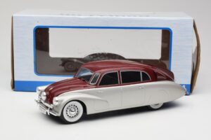 Tatra 87 Silver & Mörkröd MCG 1:18 MCG18067 Metall — bild 6 av 6