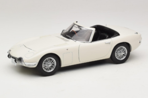 Toyota 2000 GT Cabriolet Vit James Bond Collection AUTOart 1:18 78731 Metall