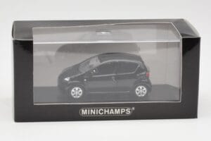 Toyota Aygo AB10 Svart Minichamps 1:43 400166401 Metall — bild 4 av 4
