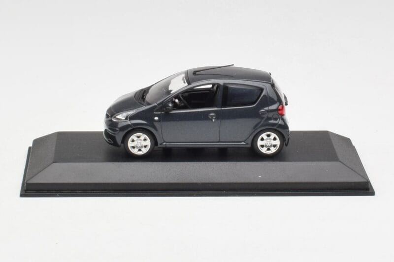 Toyota Aygo AB10 Grey Metallic Minichamps 1:43 AYGO001 Metall
