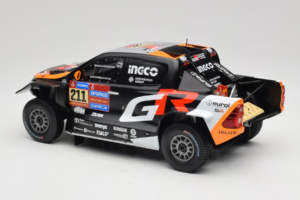 Toyota GR DKR Hilux Evo #211 H. Lategan / B. Cummings Rally Dakar 2025 IXO 1:18 18RMC237 Metall — bild 5 av 6