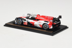 Toyota GR010 Hybrid Hypercar #8 S. Buemi / B. Hartley / R. Hirakawa Toyota Gazoo Racing 24 Hours of Le Mans 2023 Spark 1:43 T — bild 4 av 4