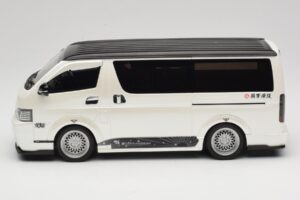 Toyota Hiace Super GL Pearl White Otto 1:18 OT1136 Resin — bild 3 av 6