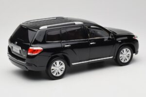 Toyota Highlander XU40 Svart Paudi Model 1:18 2043612-B1 Metall — bild 3 av 8