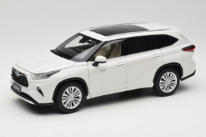 Toyota Highlander XU70 Vit OEM 1:18 26071-2011 Metall