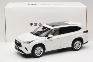 Toyota Highlander XU70 Vit OEM 1:18 26071-2011 Metall — bild 8 av 8