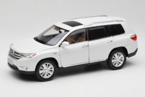 Toyota Highlander XU40 Vit Paudi Model 1:18 2043612-W1 Metall
