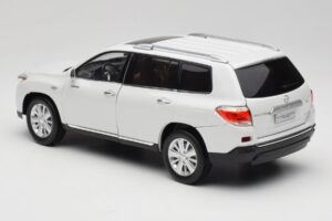 Toyota Highlander XU40 Vit Paudi Model 1:18 2043612-W1 Metall — bild 7 av 8