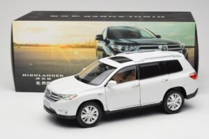 Toyota Highlander XU40 Vit Paudi Model 1:18 2043612-W1 Metall — bild 8 av 8