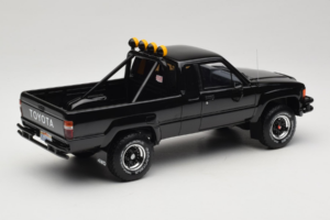 Toyota Hilux N60 SR5 Pickup Svart Otto 1:18 OT481B Resin — bild 2 av 6