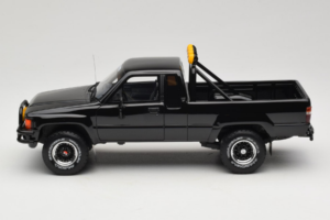 Toyota Hilux N60 SR5 Pickup Svart Otto 1:18 OT481B Resin — bild 3 av 6