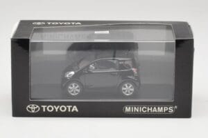 Toyota iQ Svart Mica Minichamps 1:43 403166803 Metall — bild 4 av 4