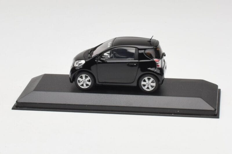 Toyota iQ Svart Mica Minichamps 1:43 403166803 Metall
