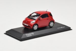 Toyota iQ Röd Minichamps 1:43 400166800 Metall — bild 2 av 4