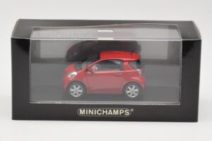 Toyota iQ Röd Minichamps 1:43 400166800 Metall — bild 4 av 4