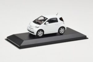 Toyota iQ Vit Minichamps 1:43 TOYOTA009 Metall — bild 2 av 4