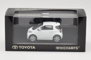 Toyota iQ Vit Minichamps 1:43 TOYOTA009 Metall — bild 4 av 4