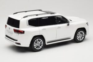 Toyota Land Cruiser J300 ZX Vit LCD 1:18 LCD18013-ZX-WH Metall — bild 3 av 8