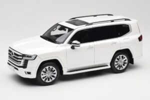 Toyota Land Cruiser J300 ZX Vit LCD 1:18 LCD18013-ZX-WH Metall