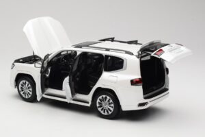 Toyota Land Cruiser J300 ZX Vit LCD 1:18 LCD18013-ZX-WH Metall — bild 5 av 8