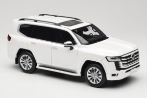 Toyota Land Cruiser J300 ZX Vit LCD 1:18 LCD18013-ZX-WH Metall — bild 6 av 8